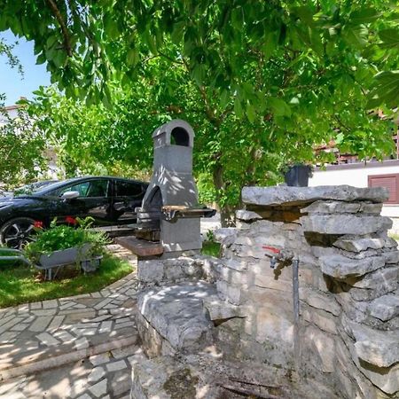 Apartments Katrina Rakalj Екстер'єр фото