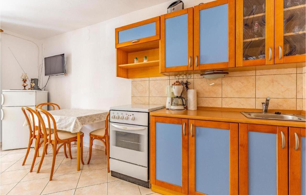 Apartments Katrina Rakalj Екстер'єр фото