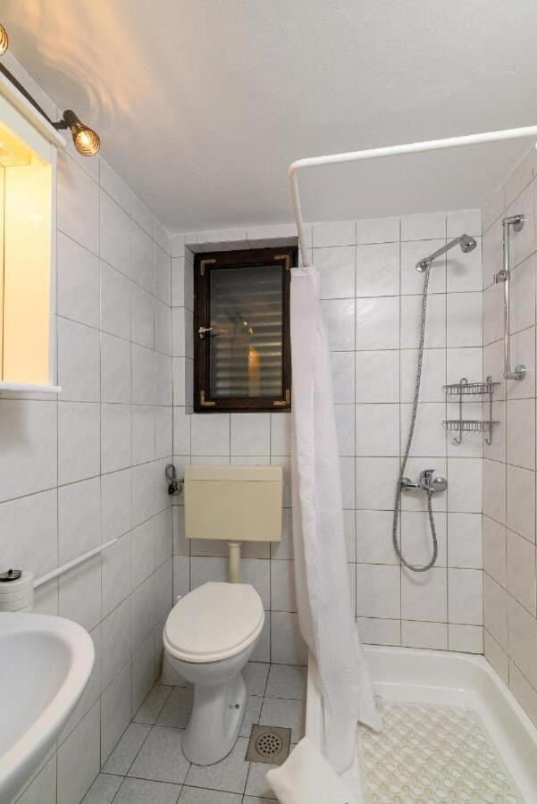 Apartments Katrina Rakalj Екстер'єр фото