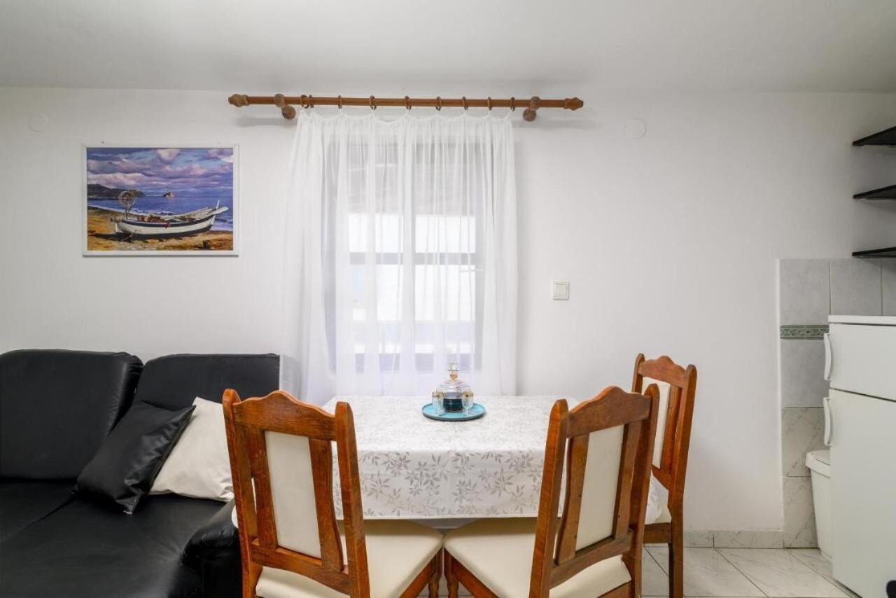 Apartments Katrina Rakalj Екстер'єр фото