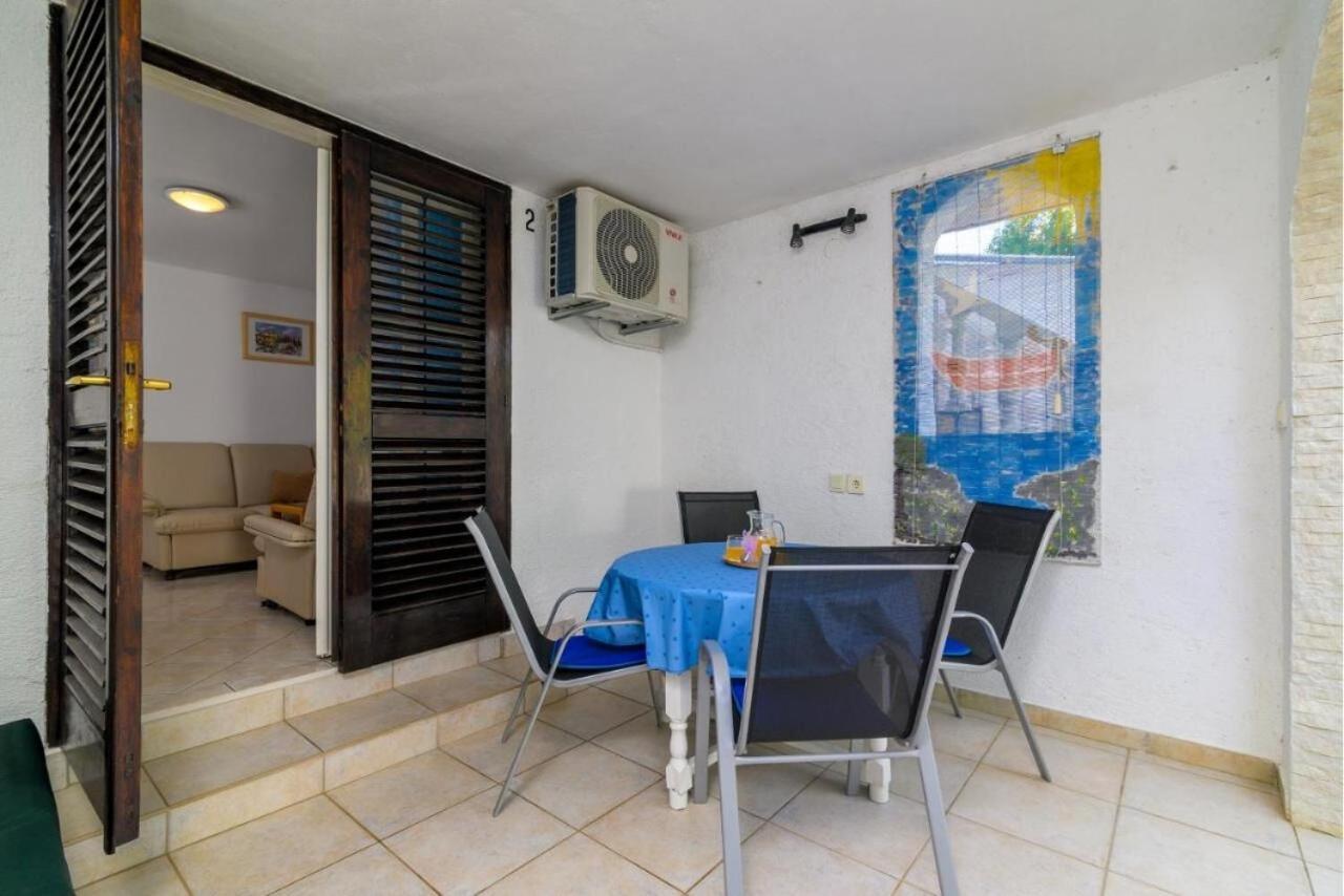 Apartments Katrina Rakalj Екстер'єр фото