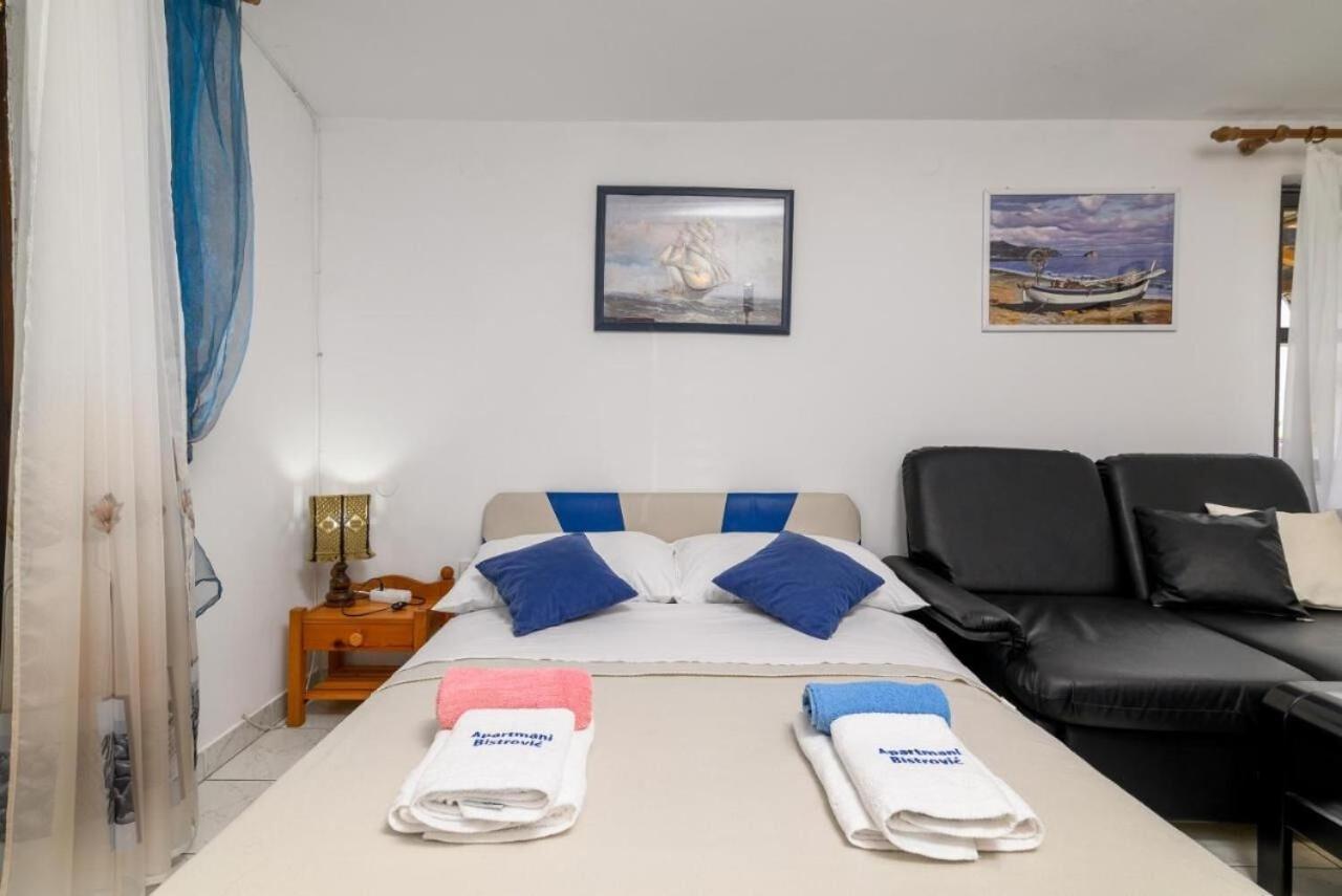 Apartments Katrina Rakalj Екстер'єр фото