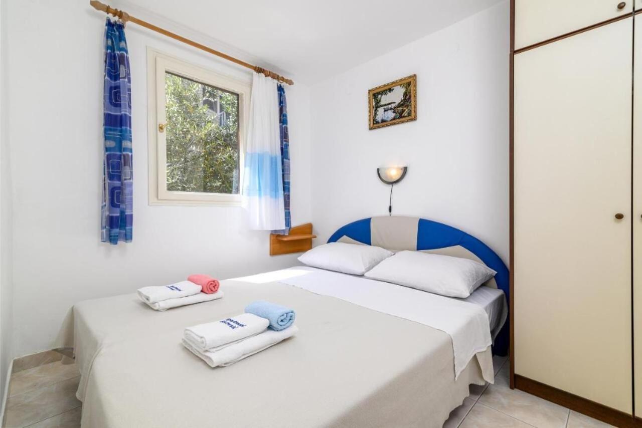 Apartments Katrina Rakalj Екстер'єр фото