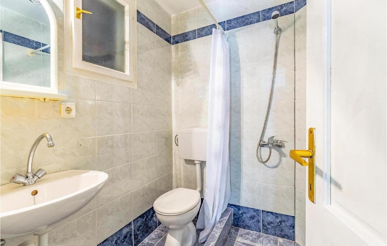 Apartments Katrina Rakalj Екстер'єр фото