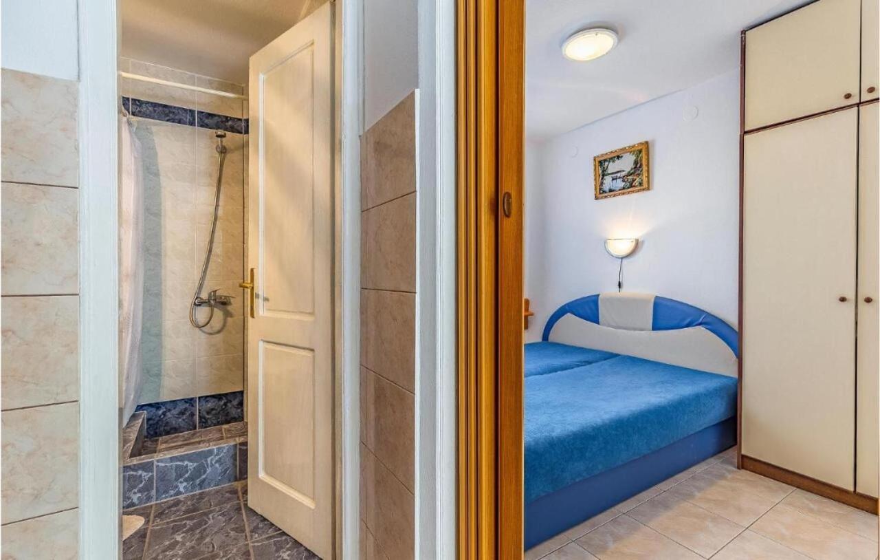 Apartments Katrina Rakalj Екстер'єр фото