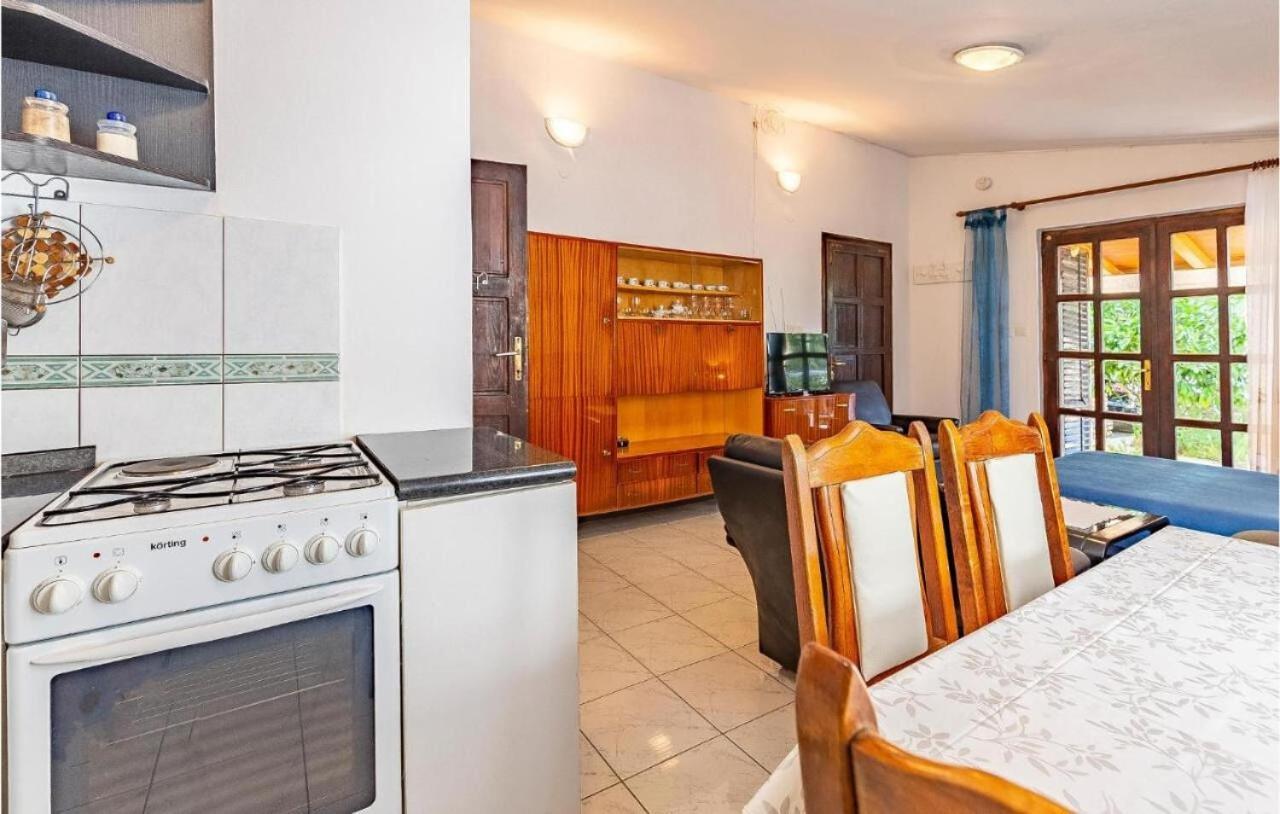 Apartments Katrina Rakalj Екстер'єр фото